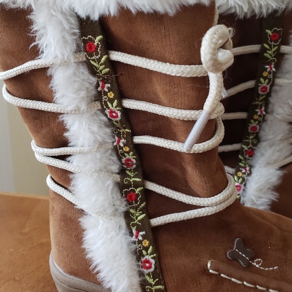 Carters girl boots size 9 - Picture 2 of 4